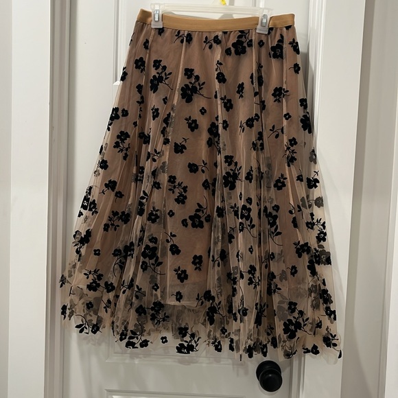 3D Posy Double-Layered Mesh Midi Skirt - Picture 4 of 8